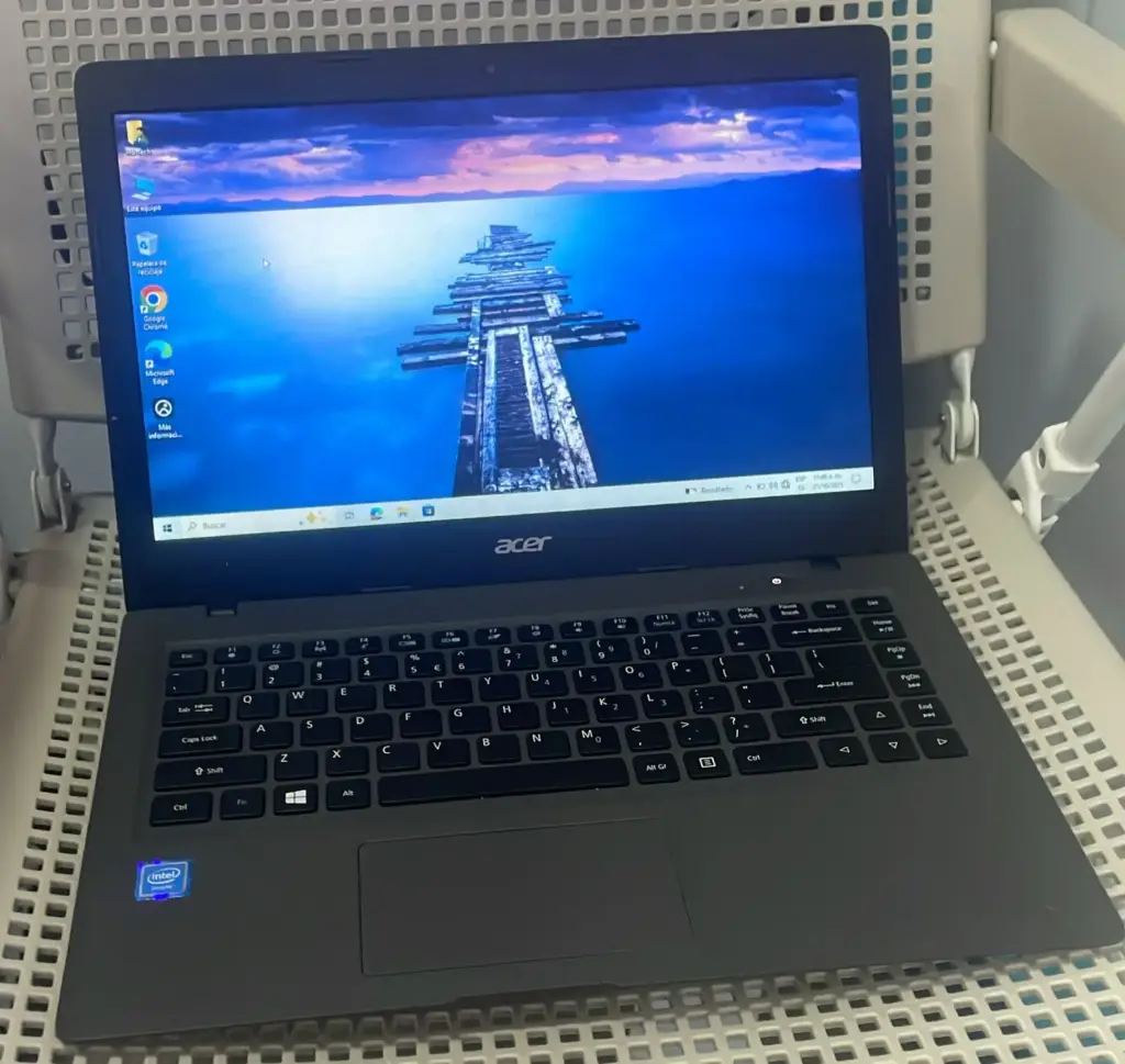 Laptop Acer Aspire One Procesador Inter(R) Caleron(R) CPU N3060 / 2GB RAM / 64GB SD