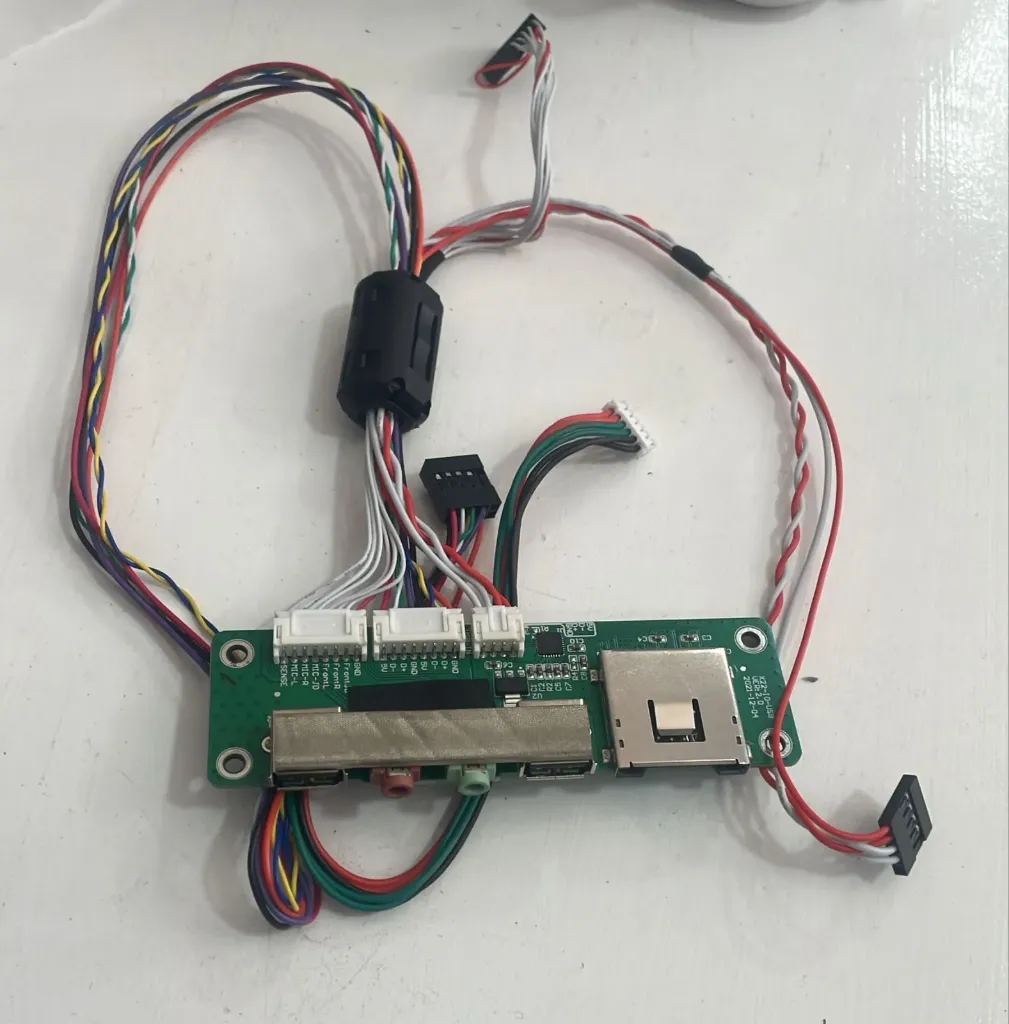 Puertos USB y de lector de SD de Gateway Mod. GWAP42424-BK PC todo en 1